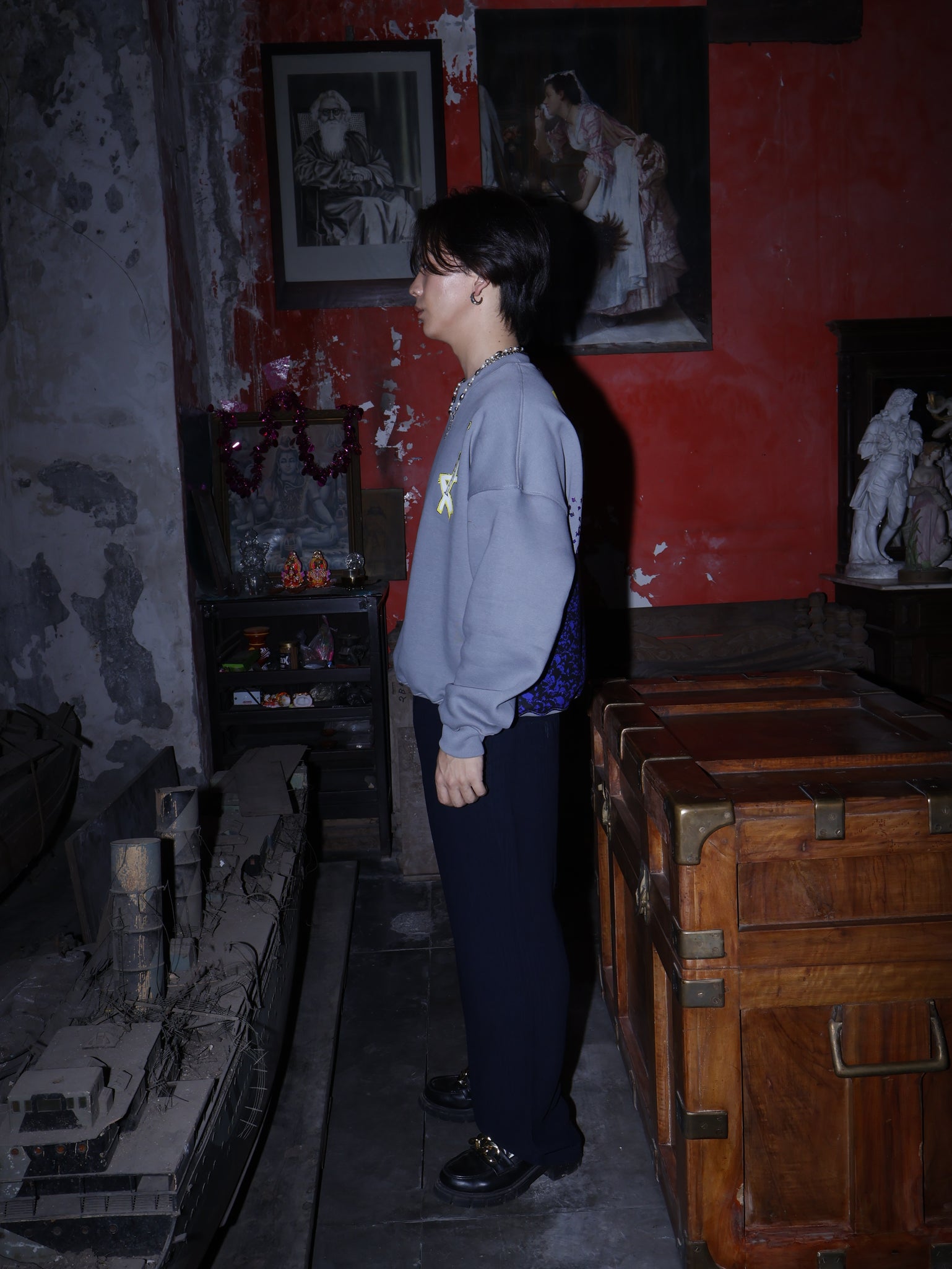 Industry plant crewneck